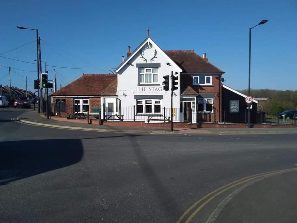 The Stag Hotel Northwood  Buitenkant foto